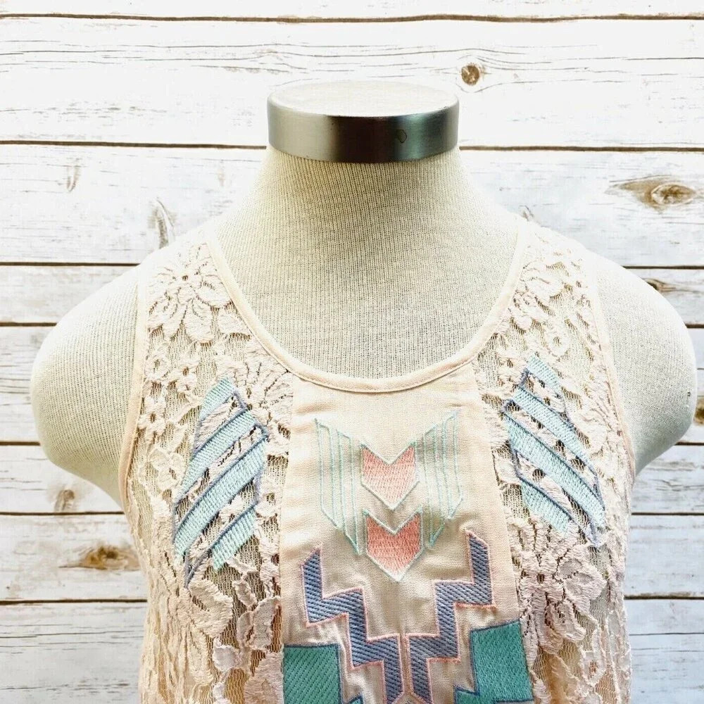 LUSH Women Sleeveless Pullover Scoop Neck Pink Lace See Through Top Size Small - Picture 2 of 13